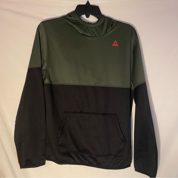 Reebok Other - Reebok Green & Black Hoodie kids size large ?
No size provided see measurement